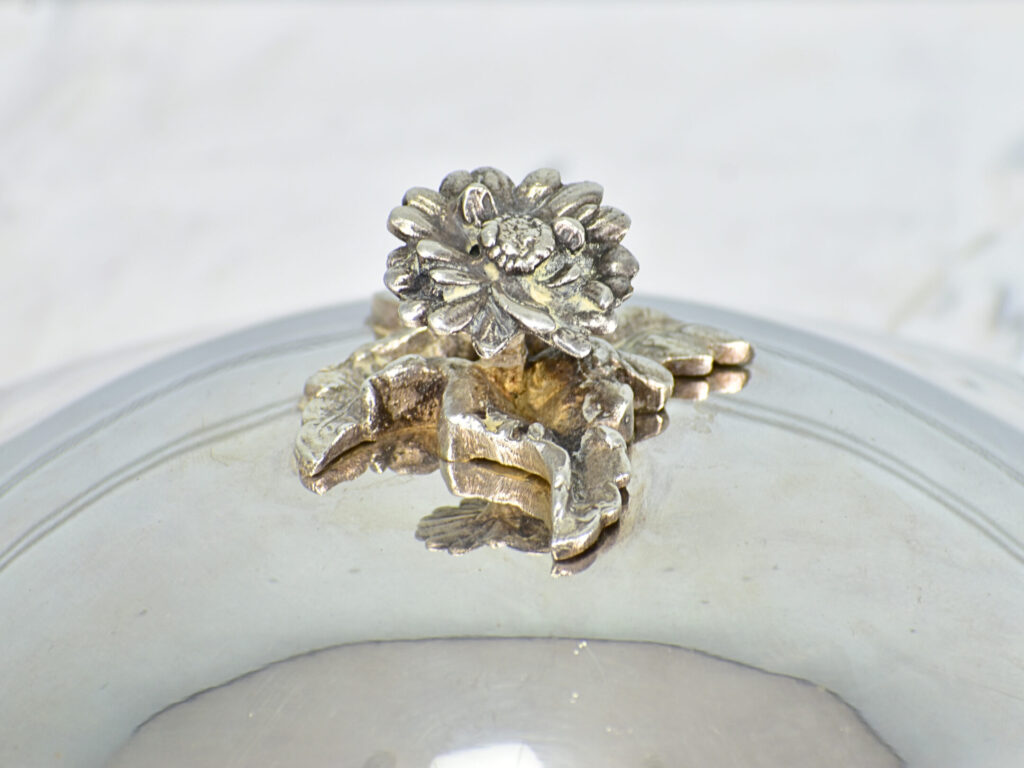 Антикварна посріблена супниця