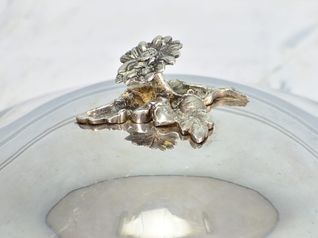 Антикварна посріблена супниця