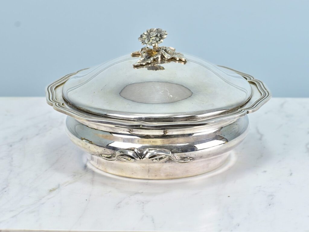 Антикварна посріблена супниця