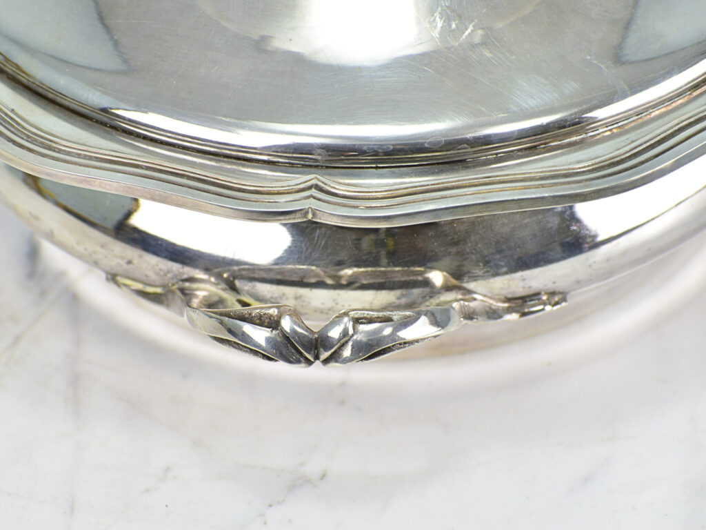 Антикварна посріблена супниця