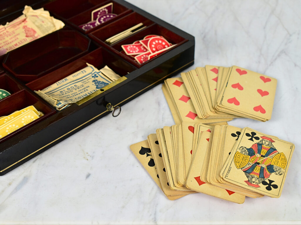 Антикварна шкатулка для настільних ігор в стилі Буль (Boulle)