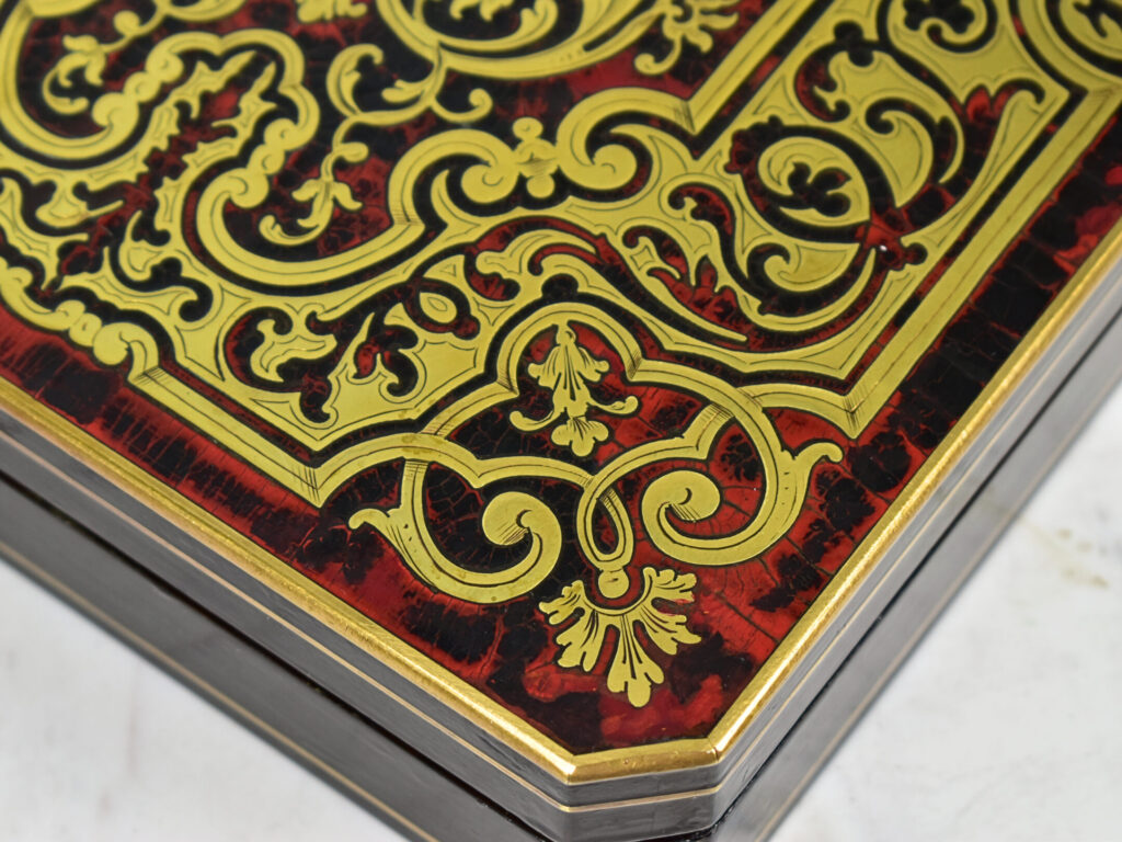 Антикварна шкатулка для настільних ігор в стилі Буль (Boulle)