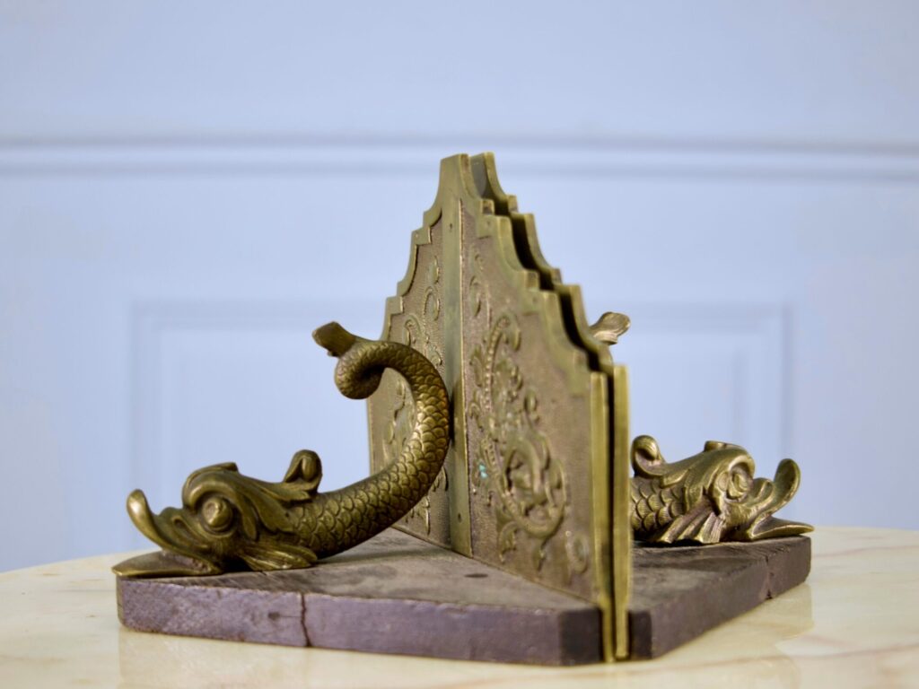 IMG_1562 Антикварні обмежувачі для книг (букенди) з міфічними дельфінами