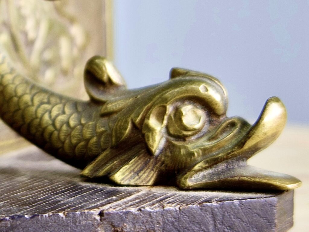 IMG_1563 Антикварні обмежувачі для книг (букенди) з міфічними дельфінами