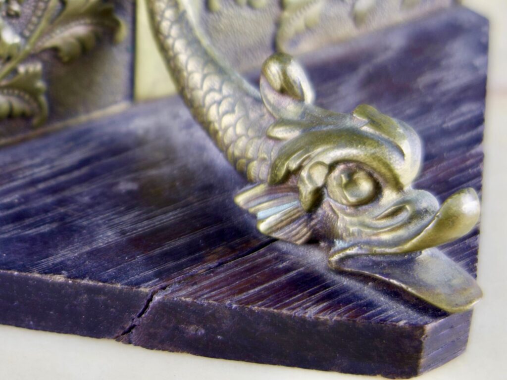 IMG_1568 Антикварні обмежувачі для книг (букенди) з міфічними дельфінами