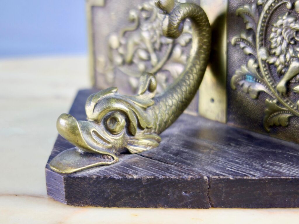 IMG_1571 Антикварні обмежувачі для книг (букенди) з міфічними дельфінами