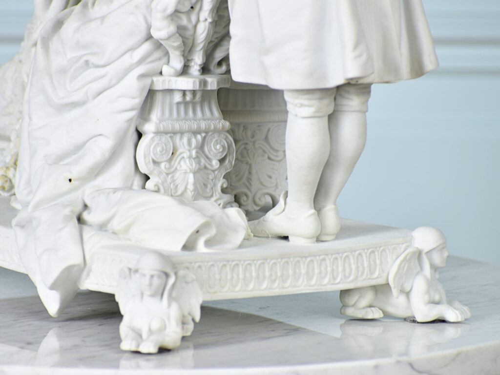 Антикварна скульптура «Урок гри на арфі»