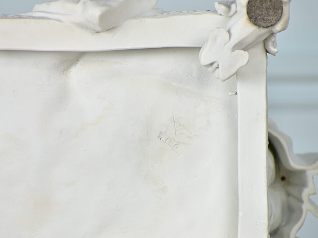 Антикварна скульптура «Урок гри на арфі»