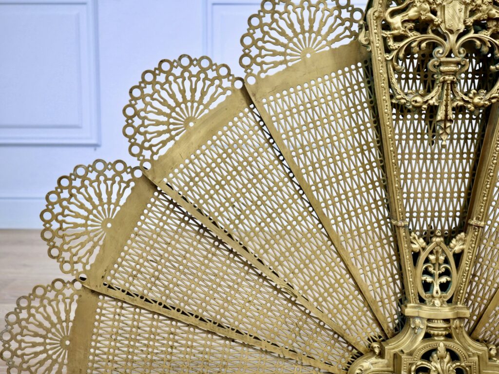 Антикварний камінний екран