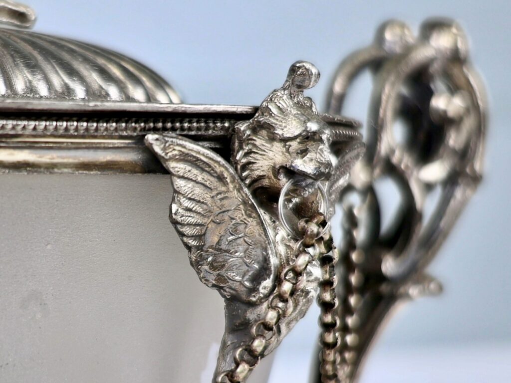 Антикварна посріблена ваза/бонбоньєрка, Armand Frenais