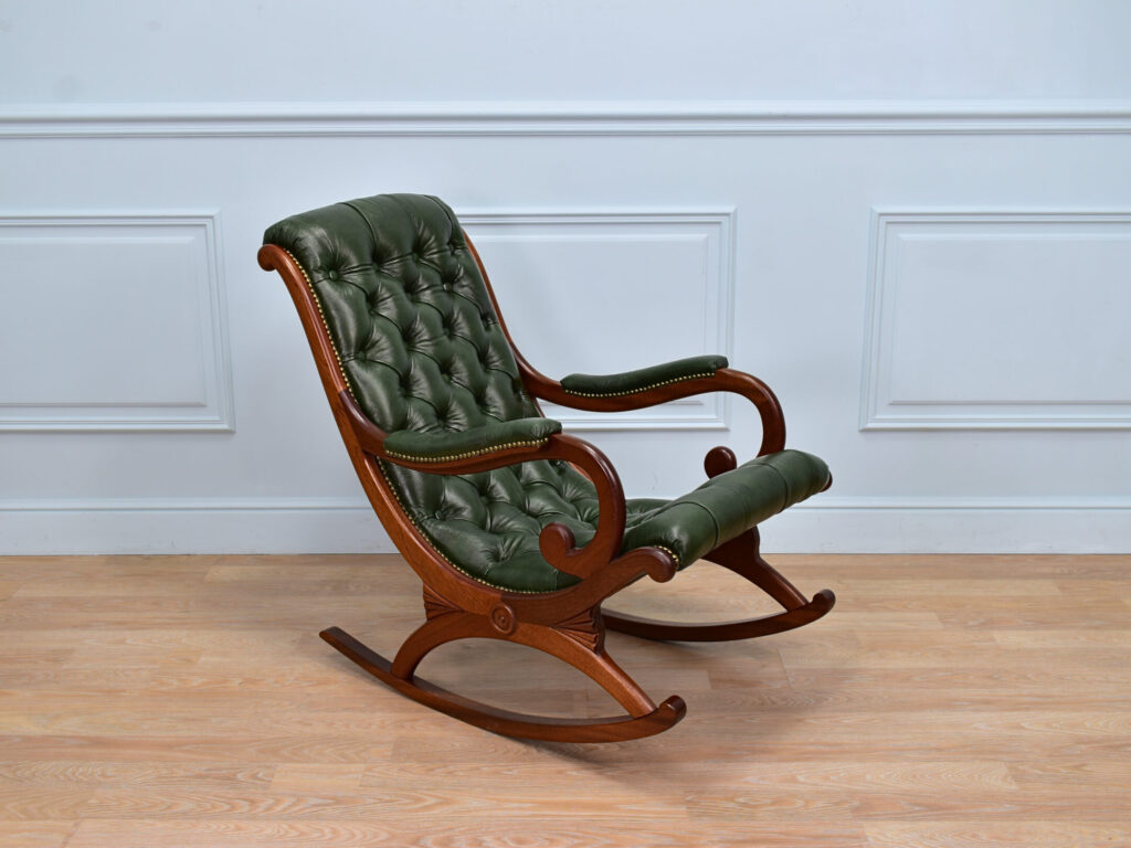 Вінтажне крісло-гойдалка в стилі Chesterfield
