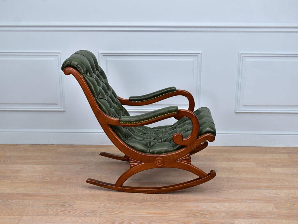 Вінтажне крісло-гойдалка в стилі Chesterfield