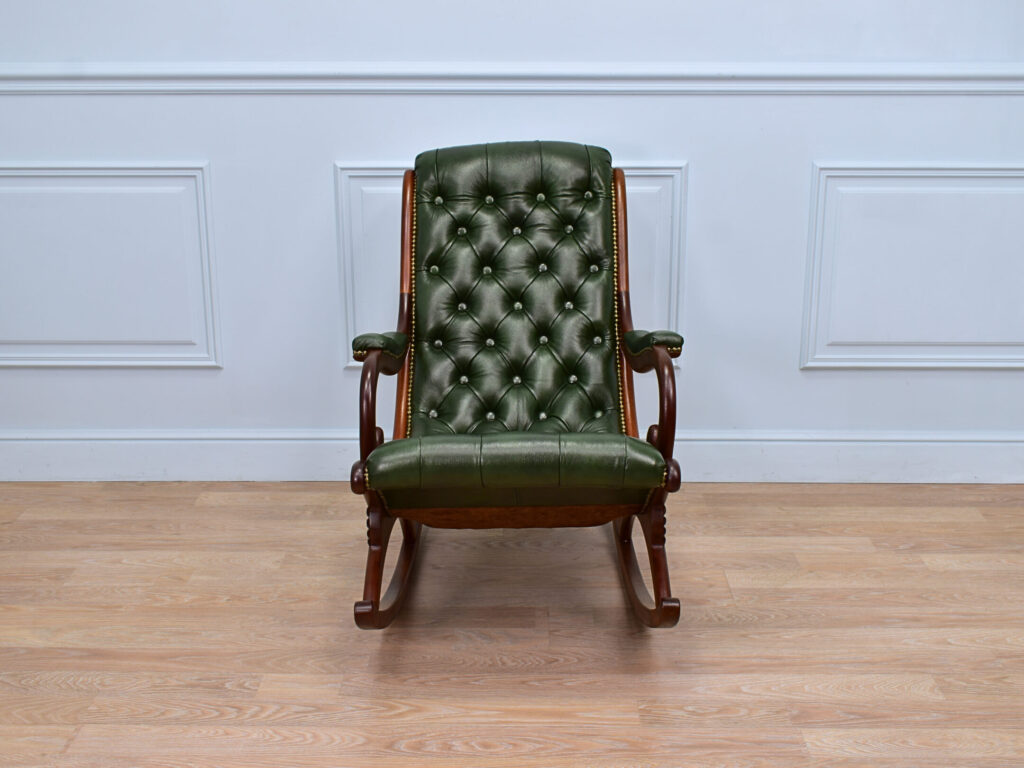Вінтажне крісло-гойдалка в стилі Chesterfield