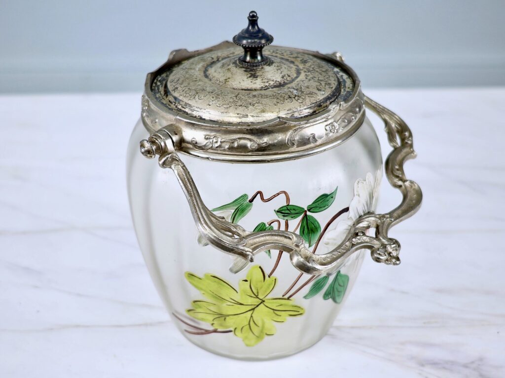 Антикварна бісквітниця