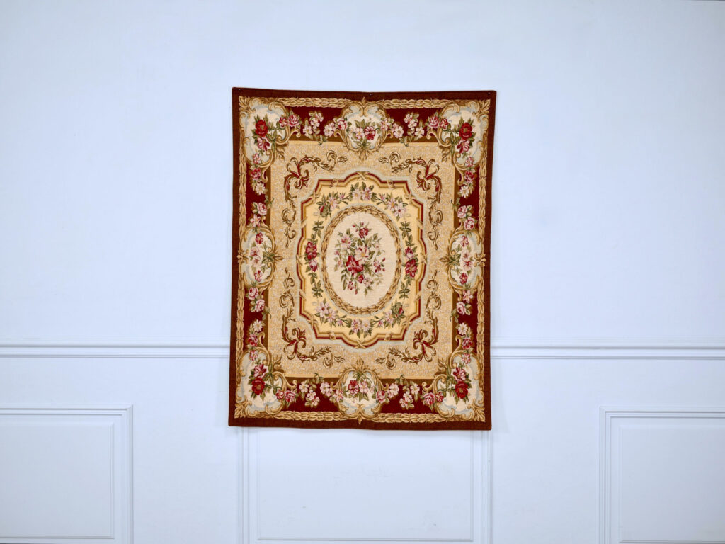 Вінтажний гобелен з квітковим орнаментом