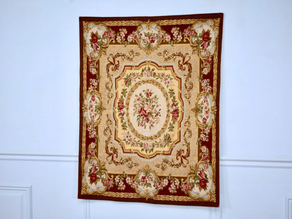 Вінтажний гобелен з квітковим орнаментом