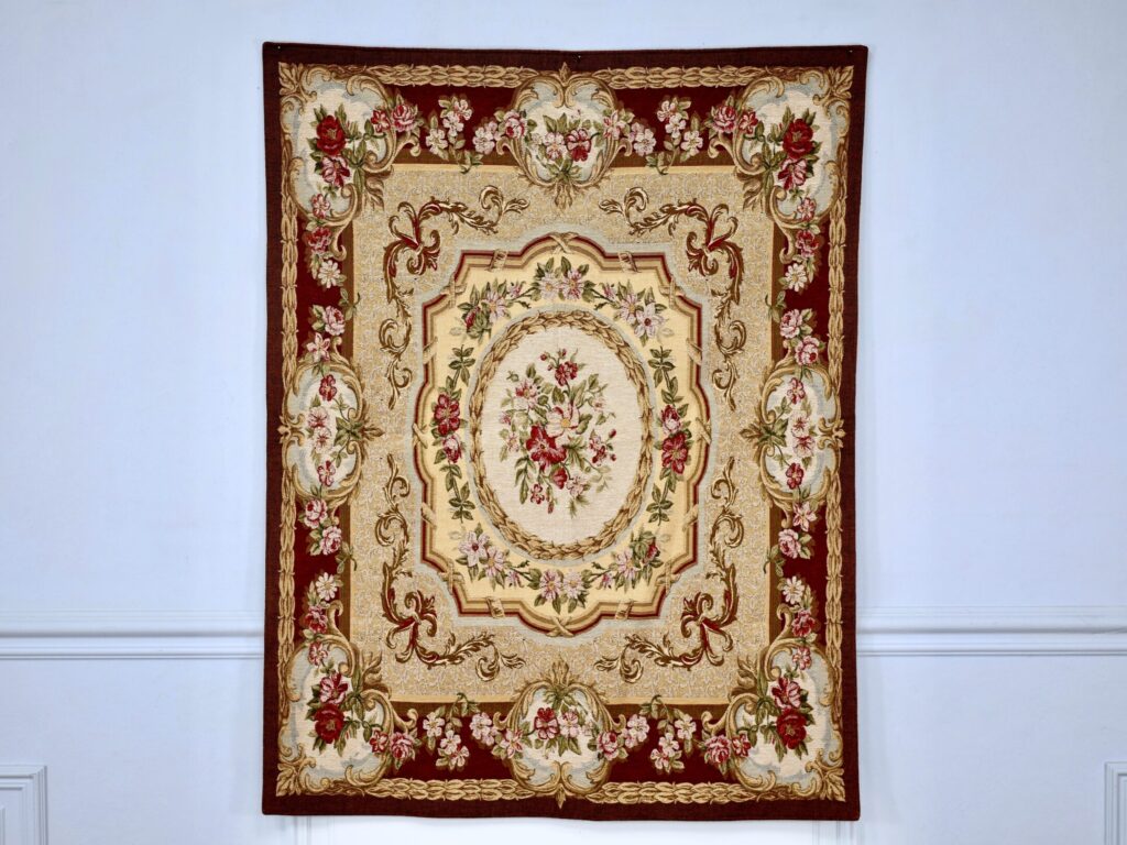 Вінтажний гобелен з квітковим орнаментом