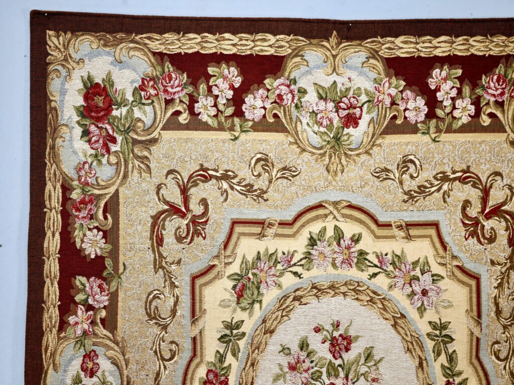 Вінтажний гобелен з квітковим орнаментом