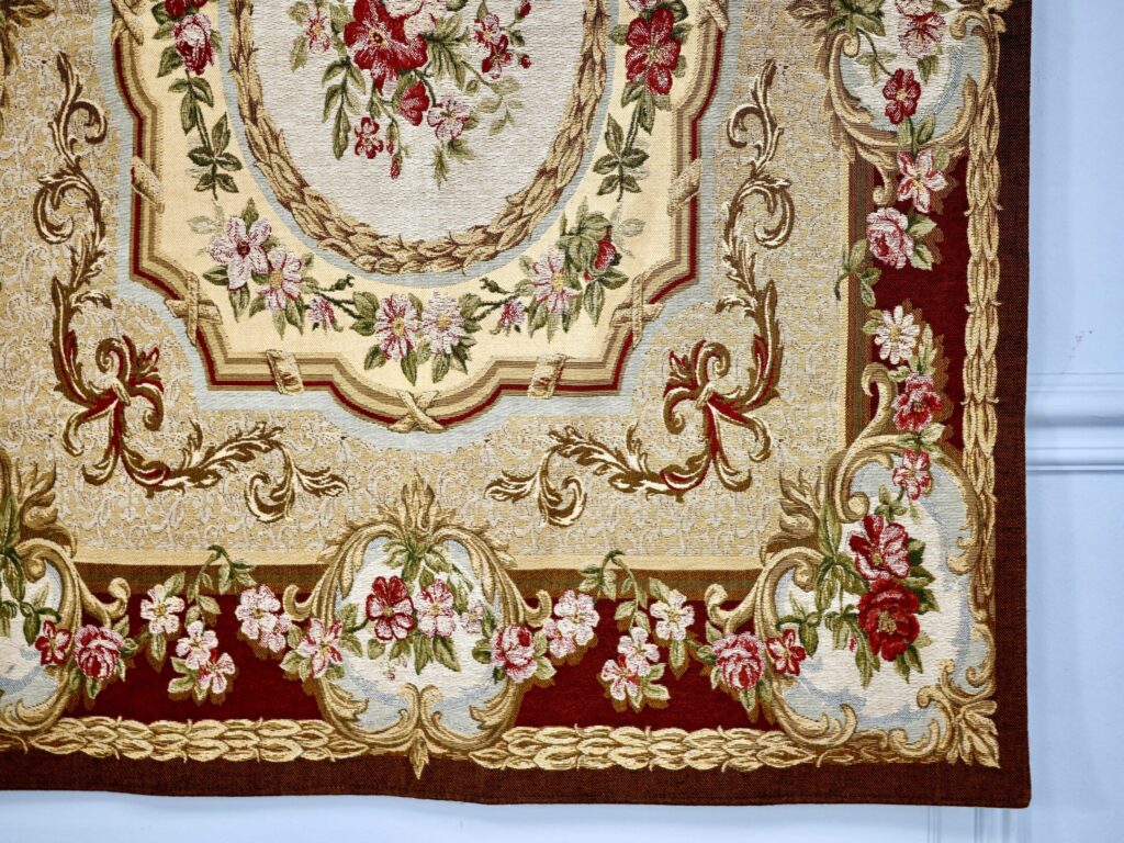 Вінтажний гобелен з квітковим орнаментом