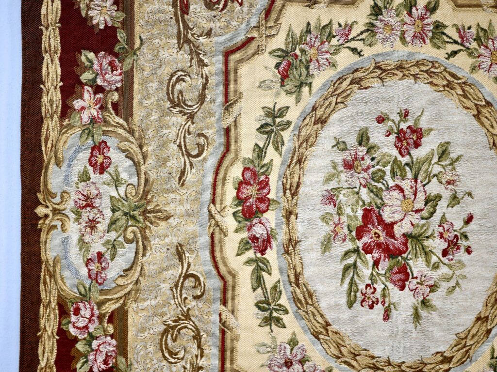 Вінтажний гобелен з квітковим орнаментом