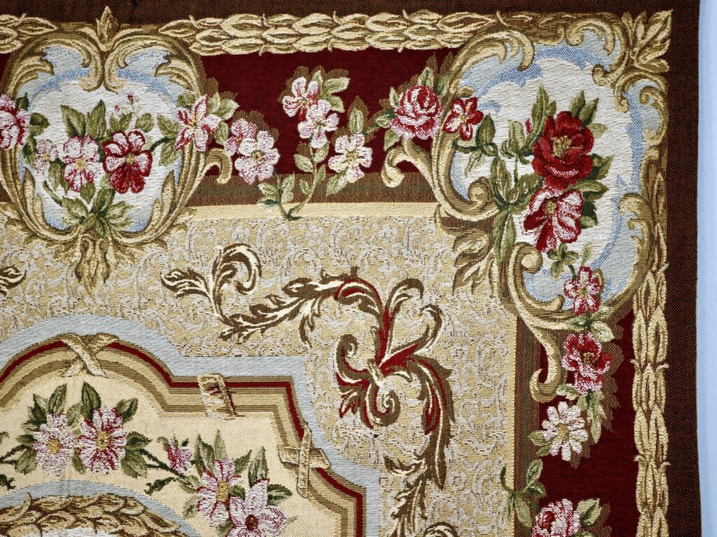 Вінтажний гобелен з квітковим орнаментом