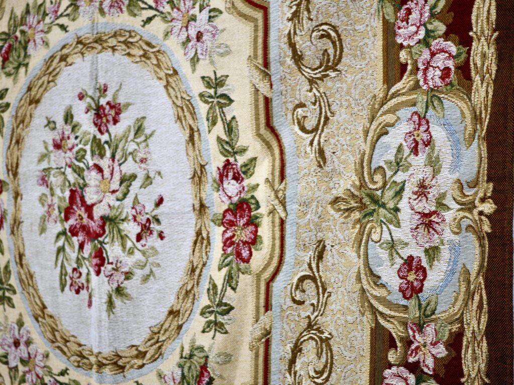 Вінтажний гобелен з квітковим орнаментом