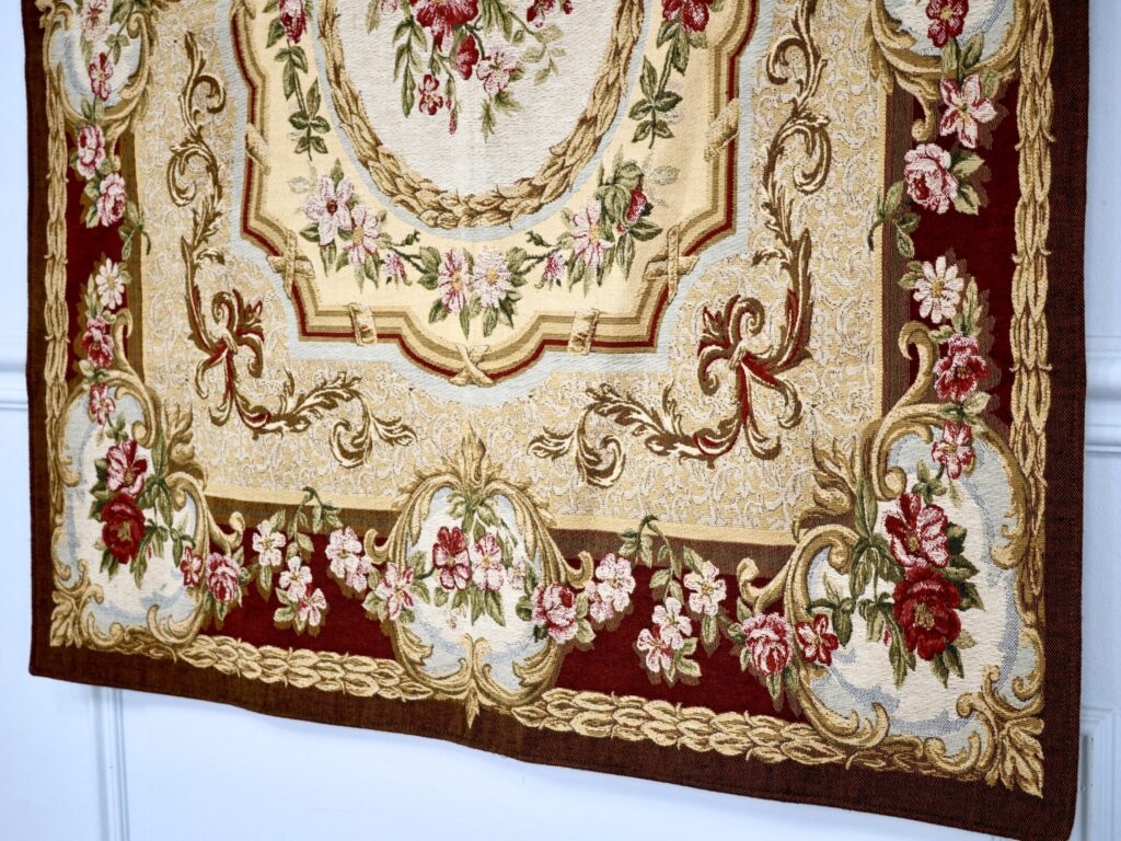 Вінтажний гобелен з квітковим орнаментом