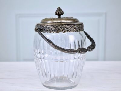 Антикварна бісквітниця