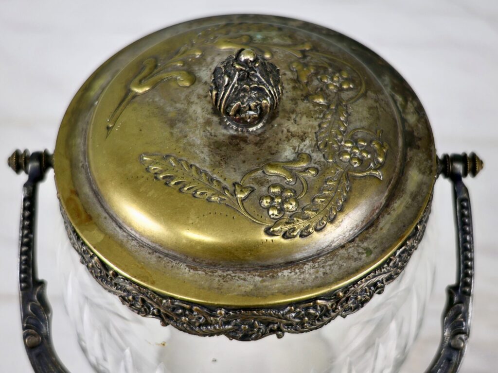 Антикварна бісквітниця