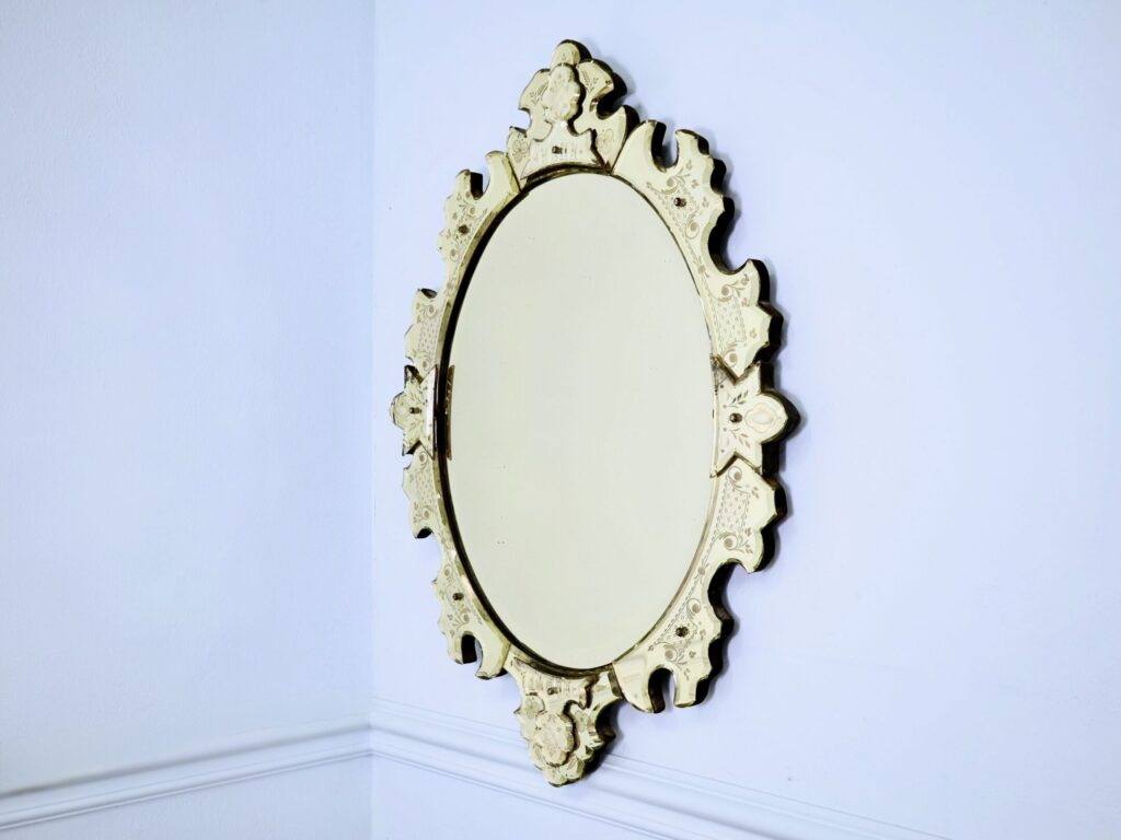 Антикварне венеційське дзеркало