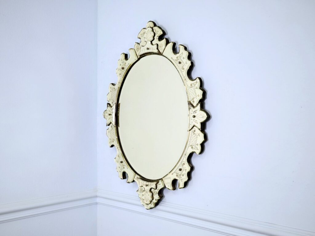 Антикварне венеційське дзеркало