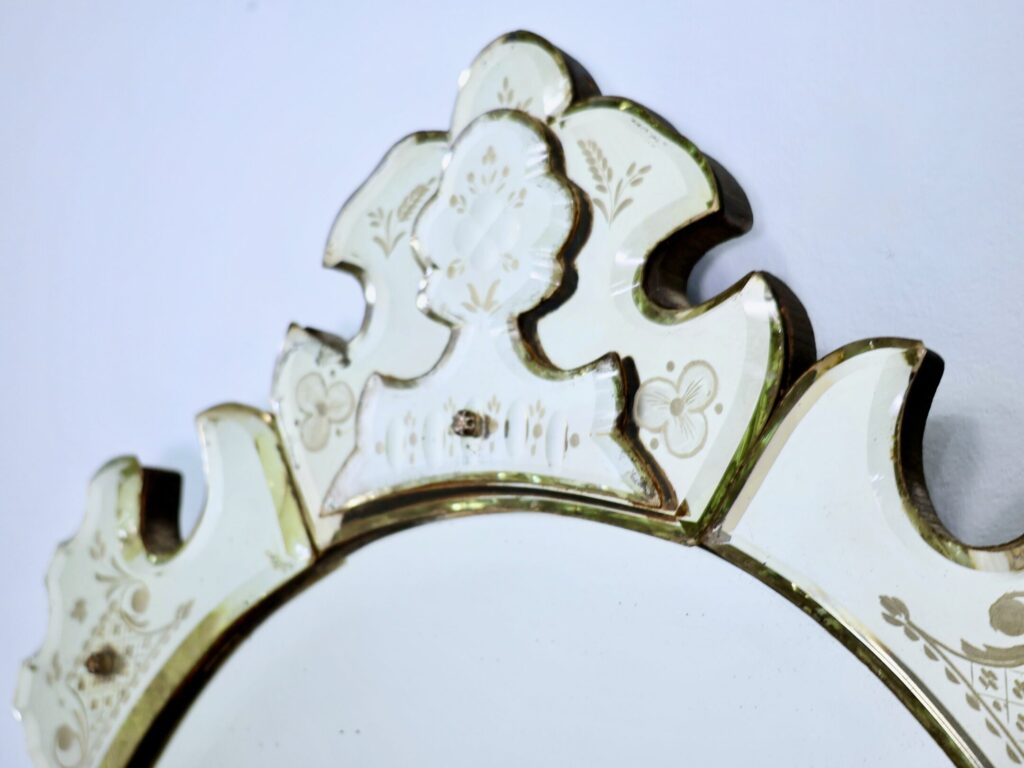 Антикварне венеційське дзеркало