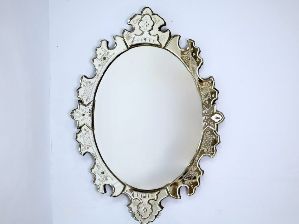 Антикварне венеційське дзеркало