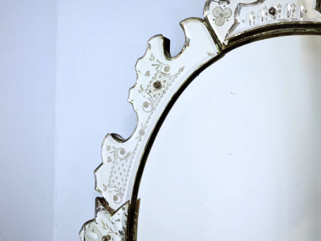 Антикварне венеційське дзеркало