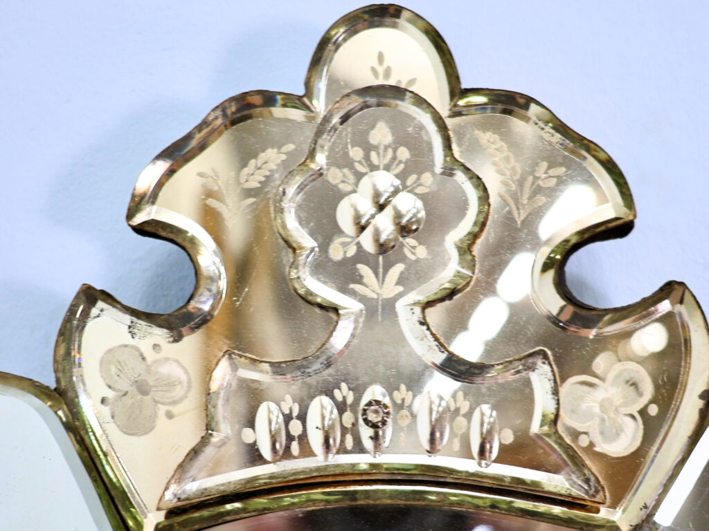 Антикварне венеційське дзеркало