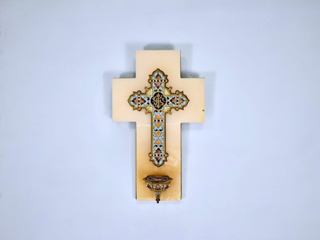 Антикварний хрест з чашею для святої води