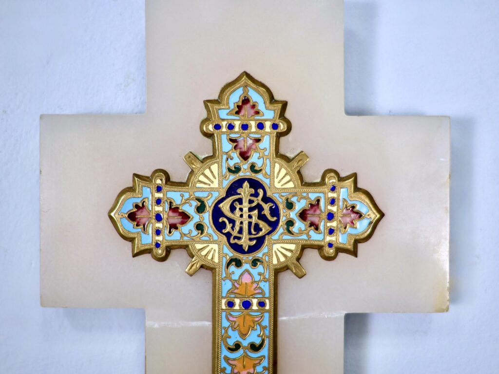 Антикварний хрест з чашею для святої води