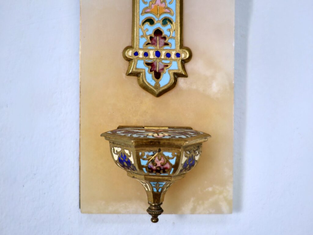 Антикварний хрест з чашею для святої води