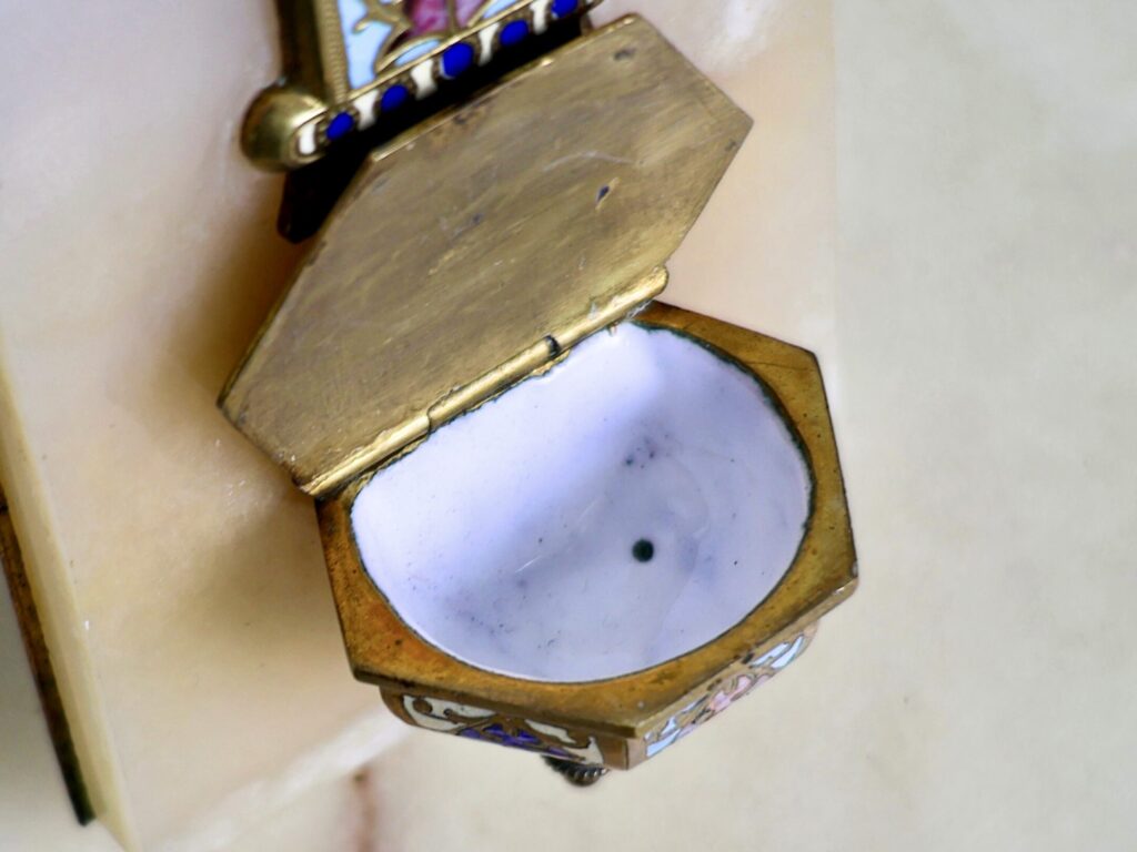 Антикварний хрест з чашею для святої води