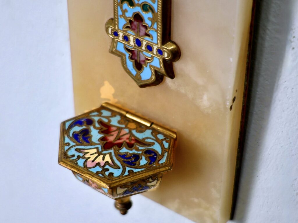 Антикварний хрест з чашею для святої води