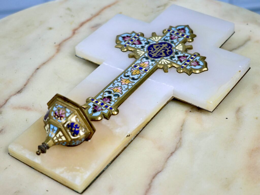 Антикварний хрест з чашею для святої води