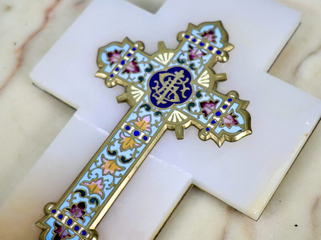 Антикварний хрест з чашею для святої води