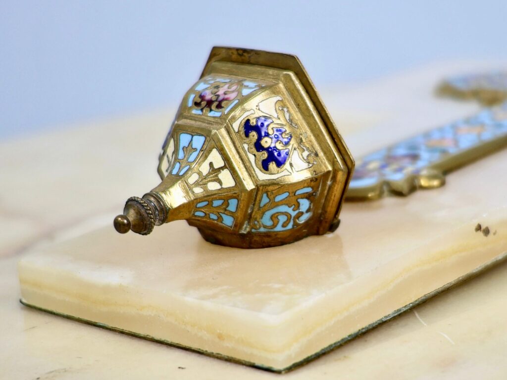 Антикварний хрест з чашею для святої води