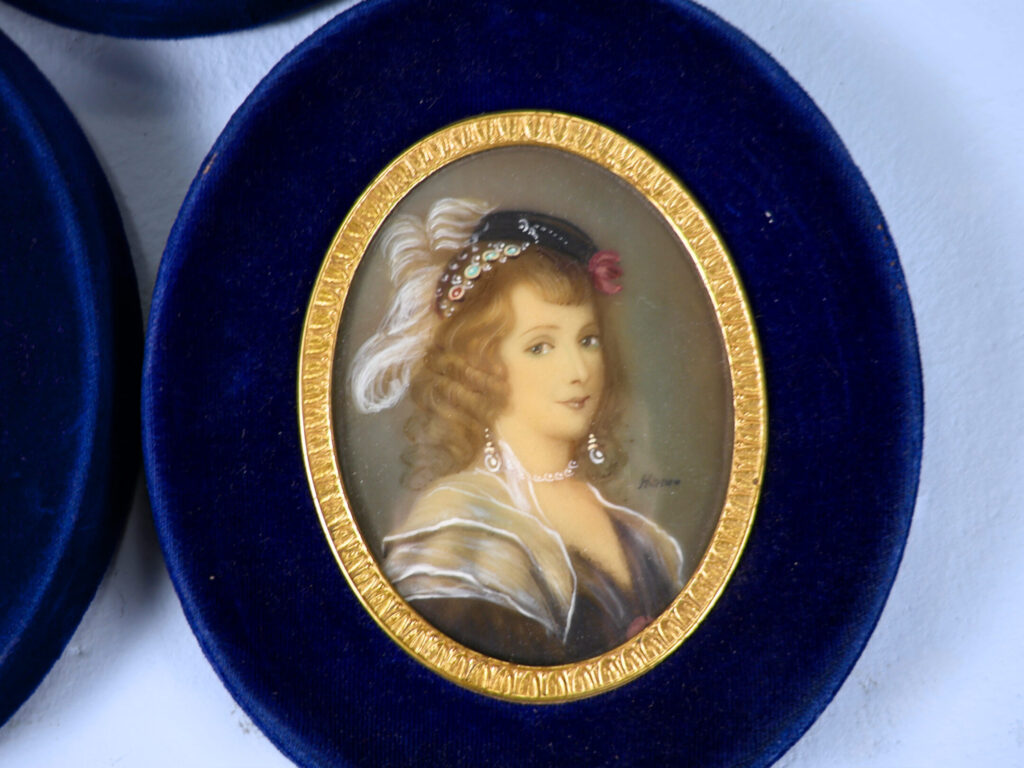 Вінтажні мініатюри «Галерея красунь»