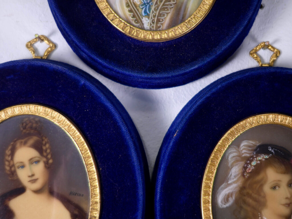 Вінтажні мініатюри «Галерея красунь»