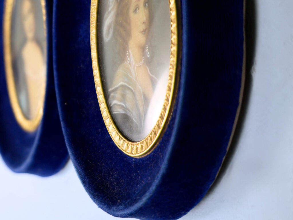 Вінтажні мініатюри «Галерея красунь»