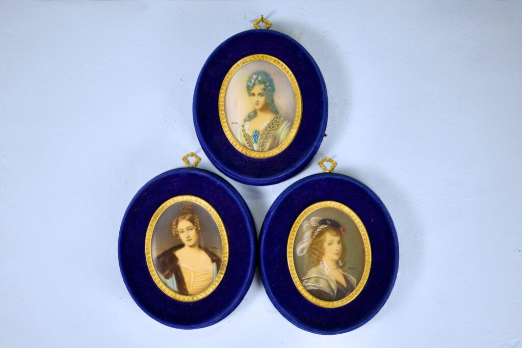 Вінтажні мініатюри «Галерея красунь»