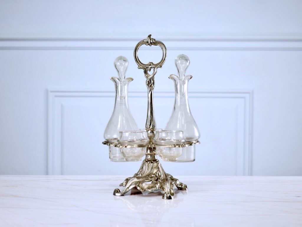 Антикварний крует