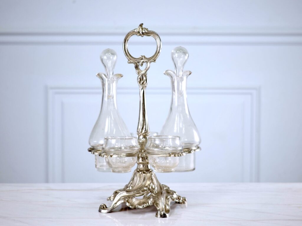 Антикварний крует