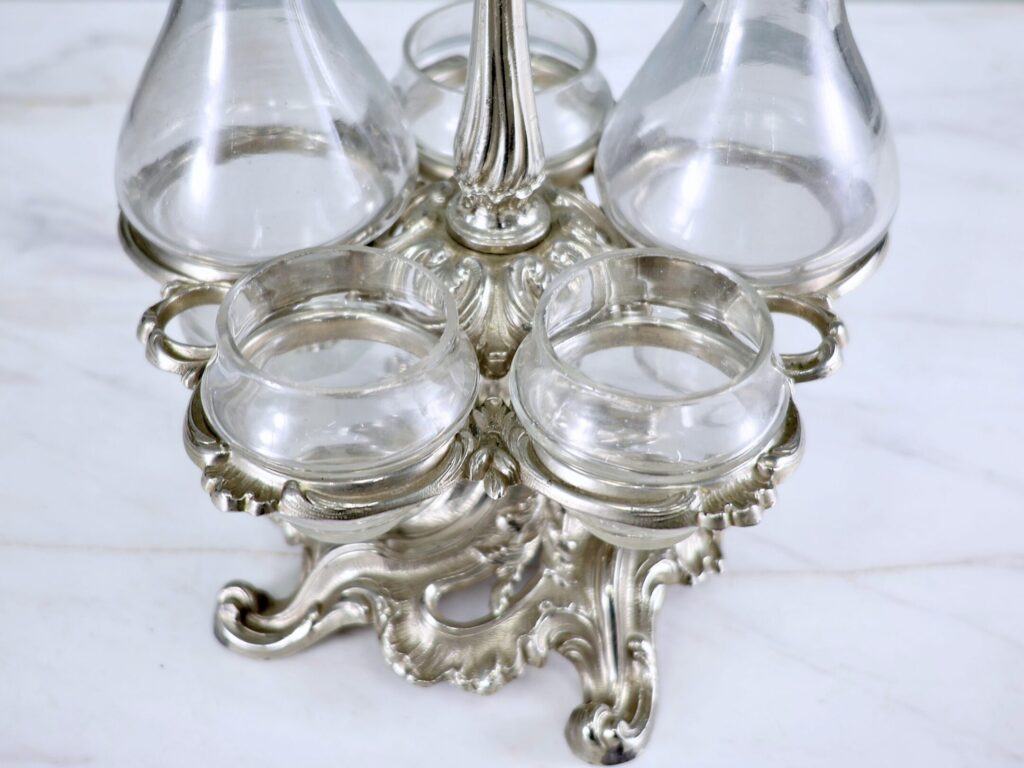 Антикварний крует